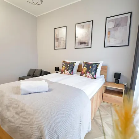 Sunset By Housine Apartment Zator